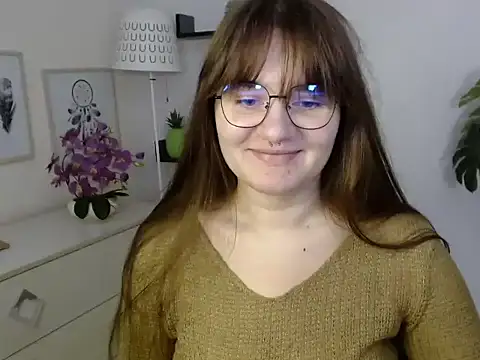 Julie Diamond online show from November 10, 2025, 1:43 pm