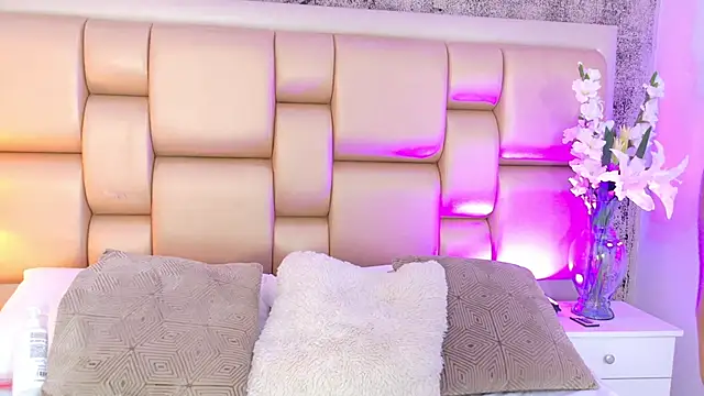 AngelaRoberts online show from April 4, 2026, 7:44 pm