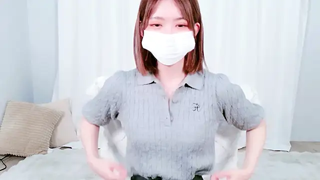 NANA chan 1 online show from November 9, 2025, 7:06 am