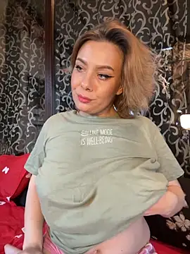 Snapshot of emmasweett11 chatting on December 3, 2025, 9:18 am emmasweett11 online show from December 3, 2025, 9:18 am