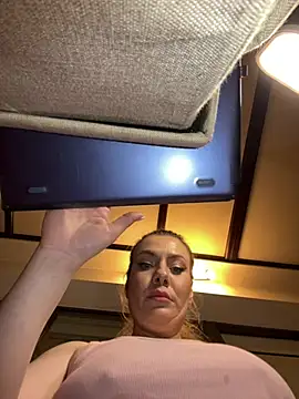 Snapshot of emmasweett11 chatting on March 1, 2026, 5:59 pm emmasweett11 online show from March 1, 2026, 5:59 pm