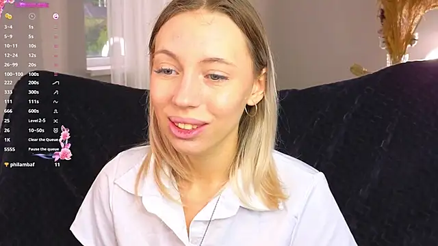 NyxaThorn online show from October 5, 2025, 2:37 pm