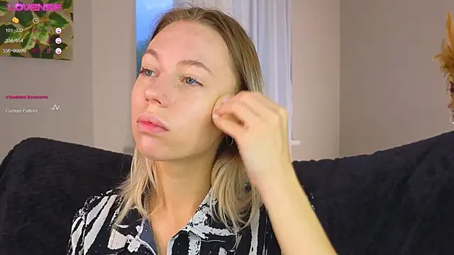 NyxaThorn online show from October 10, 2025, 2:38 pm