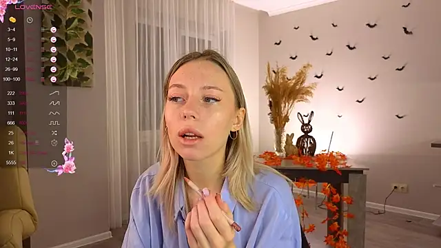 NyxaThorn online show from November 1, 2025, 2:41 pm