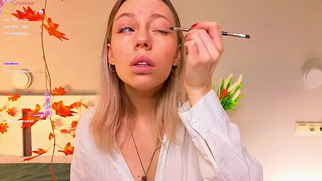 NyxaThorn online show from November 29, 2025, 2:42 pm