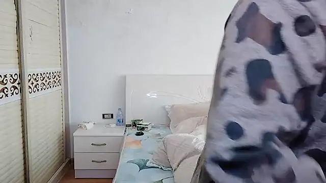 Snapshot of xxz98 chatting on December 15, 2025, 7:12 am xxz98 online show from December 15, 2025, 7:12 am