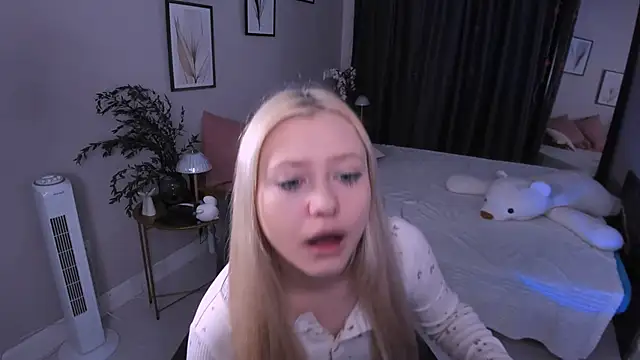 Millie Vanillies online show from September 15, 2025, 2:17 pm