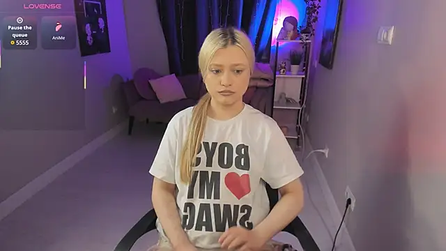 Millie Vanillies online show from October 9, 2025, 8:18 pm