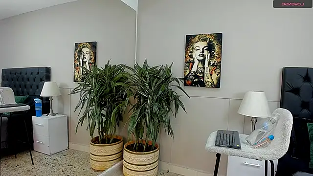 Snapshot of emilio_brandon chatting on October 19, 2025, 11:11 am emilio brandon online show from October 19, 2025, 11:11 am