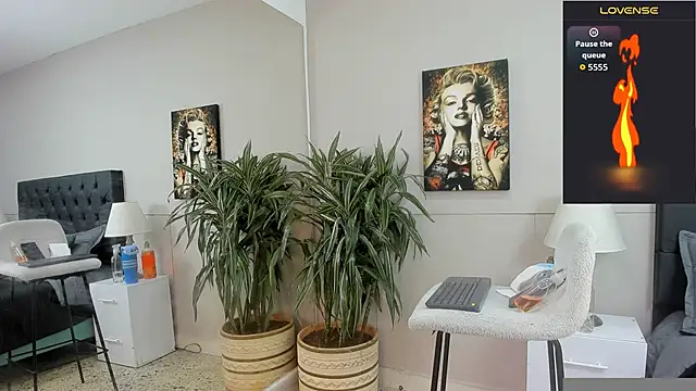 Snapshot of emilio_brandon chatting on October 30, 2025, 11:11 am emilio brandon online show from October 30, 2025, 11:11 am