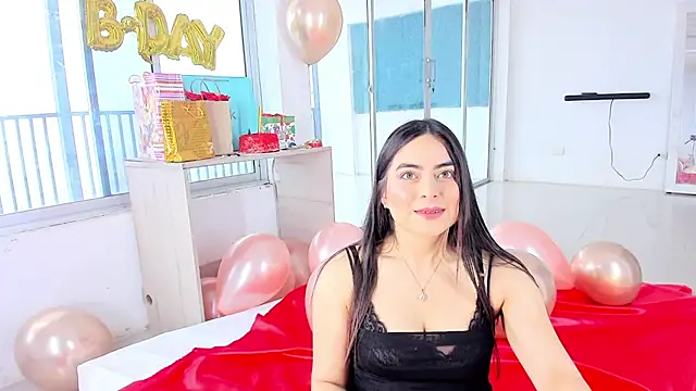 sashaa petit online show from October 6, 2025, 12:46 pm