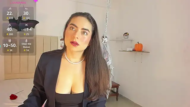 sashaa petit online show from November 1, 2025, 11:12 am