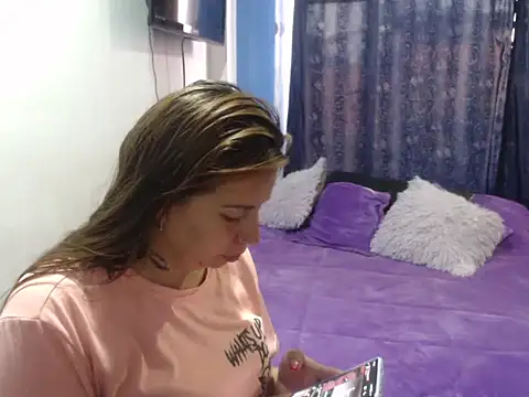 cloequeen15 online show from October 6, 2025, 8:28 pm