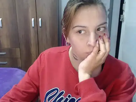 cloequeen15 online show from October 9, 2025, 6:50 pm