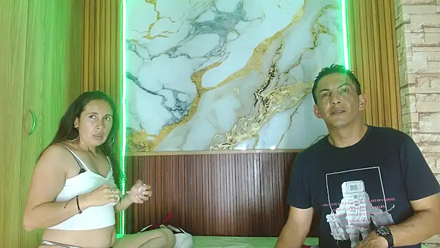 mollyandsam303av online show from February 19, 2026, 10:39 pm