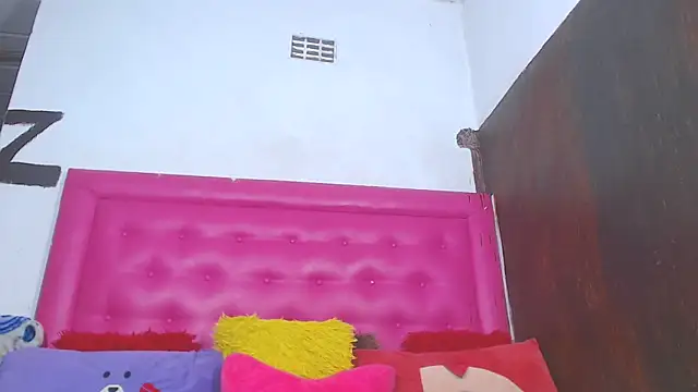 LoloQueen5 online show from April 21, 2026, 1:07 am