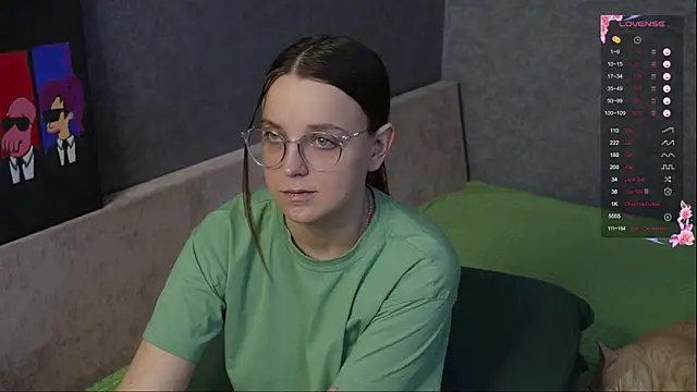 Violetwin online show from April 8, 2026, 11:21 am