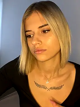 AishaKali online show from October 3, 2025, 7:27 am