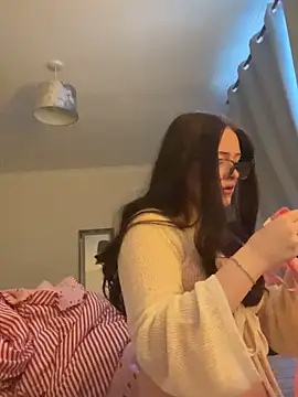 cherryrosealiee online show from February 1, 2026, 4:05 pm