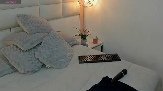 Salome Smitth 1 online show from February 28, 2026, 9:05 pm