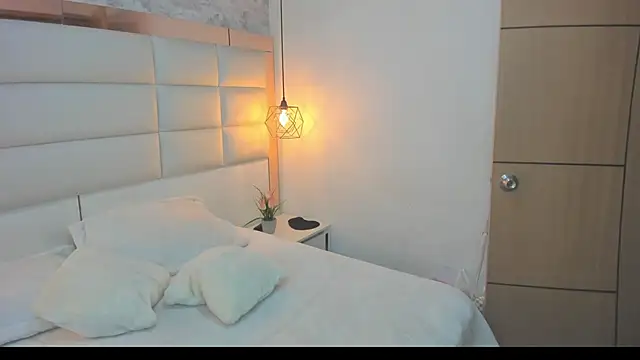 Salome Smitth 1 online show from March 16, 2026, 9:41 pm