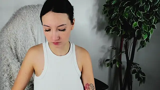 EileenMoores online show from October 1, 2025, 12:11 pm