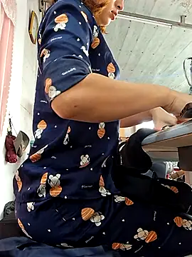 Snapshot of irina_hana chatting on December 3, 2025, 12:40 am irina hana online show from December 3, 2025, 12:40 am