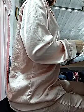 Snapshot of irina_hana chatting on December 17, 2025, 1:00 am irina hana online show from December 17, 2025, 1:00 am