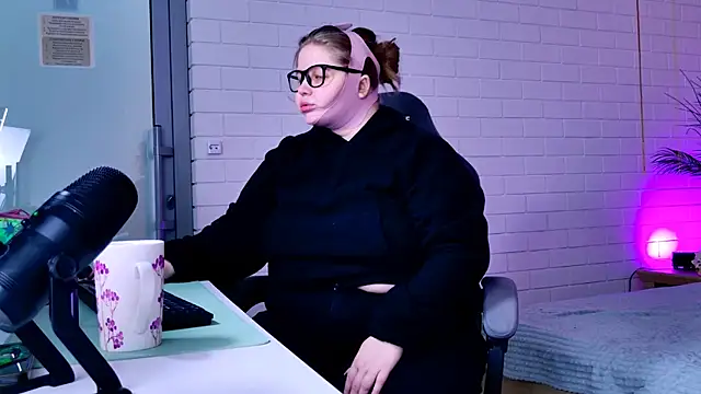 Snapshot of SladaDell chatting on February 5, 2026, 9:25 am SladaDell online show from February 5, 2026, 9:25 am