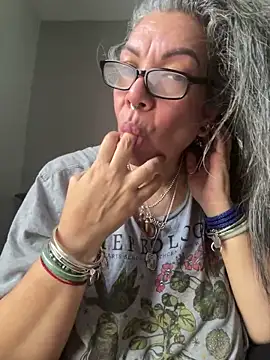 dieseldame1313 online show from December 30, 2024, 5:13 pm