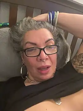 dieseldame1313 online show from January 13, 2025, 6:16 am