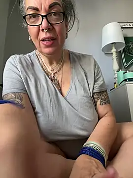 dieseldame1313 online show from January 17, 2025, 6:23 pm