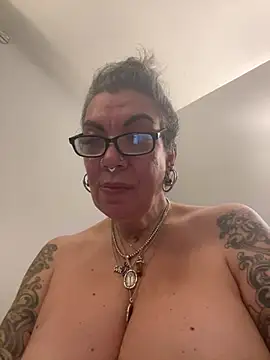 dieseldame1313 online show from February 11, 2025, 4:55 am