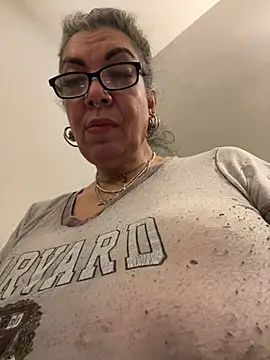 dieseldame1313 online show from February 13, 2025, 1:40 am