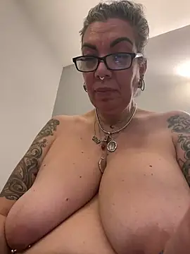 dieseldame1313 online show from February 26, 2025, 2:15 am