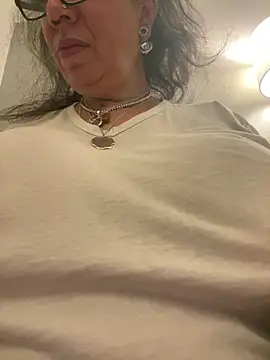 dieseldame1313 online show from March 13, 2025, 1:43 am