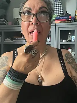 dieseldame1313 online show from July 6, 2026, 5:15 pm