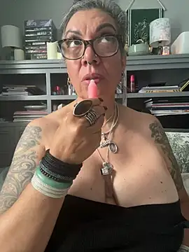dieseldame1313 online show from July 14, 2026, 8:14 pm