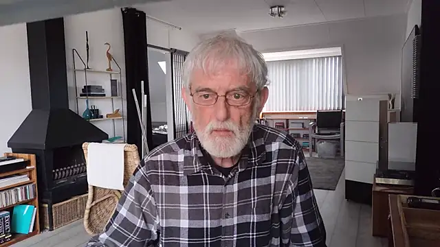 ewaldwillems99 online show from April 2, 2026, 2:37 pm