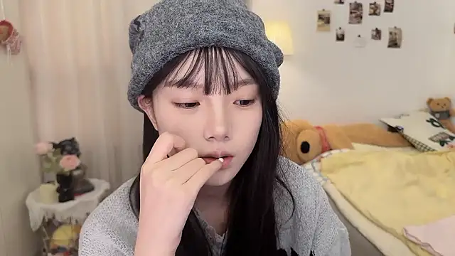 Momo-xx online show from January 12, 2026, 2:06 am