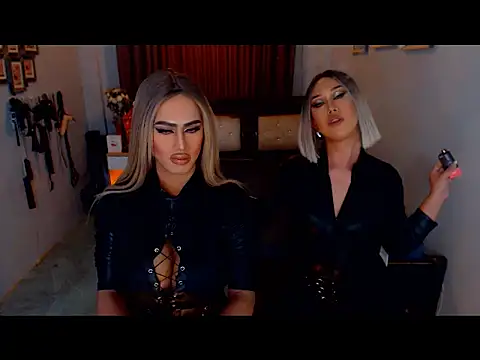 MystiqueQueen online show from October 19, 2025, 7:14 pm