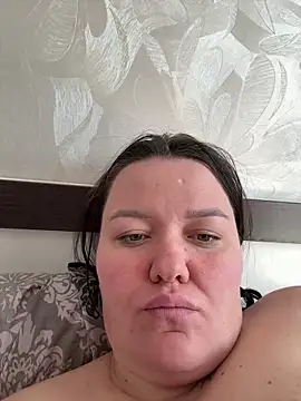 SunnyLeila2101 online show from April 13, 2026, 10:21 am