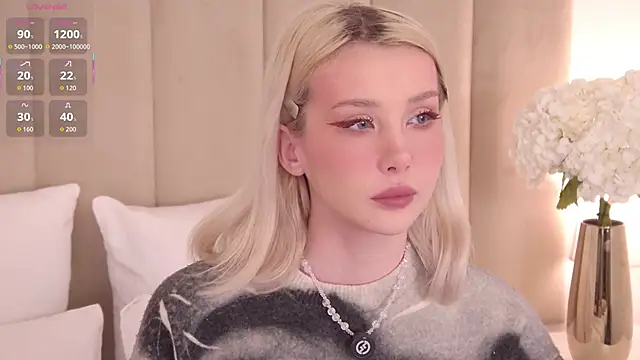 Nesolla online show from September 19, 2025, 8:42 pm