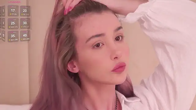 Nesolla online show from November 28, 2025, 6:10 pm