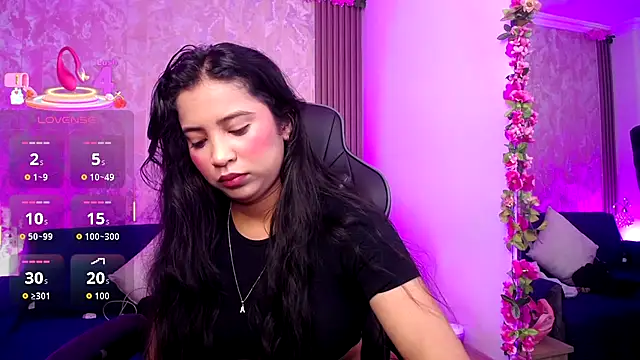 SophiaWalker 1 online show from October 21, 2025, 12:17 pm