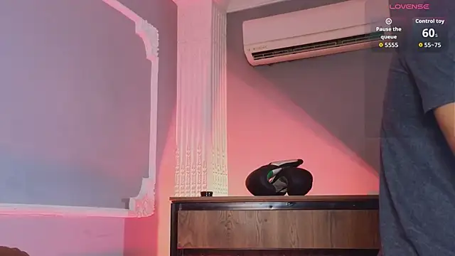 ArturoCardona  online show from December 18, 2025, 7:31 pm