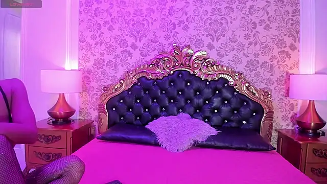 Lola Pierce online show from September 16, 2025, 11:55 am