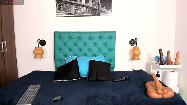 juliana 13 online show from November 6, 2025, 7:15 pm