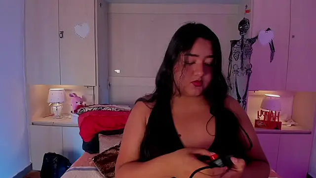 LilyWhitney online show from October 15, 2025, 4:01 am