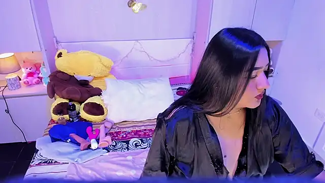 LilyWhitney online show from March 22, 2026, 4:05 am